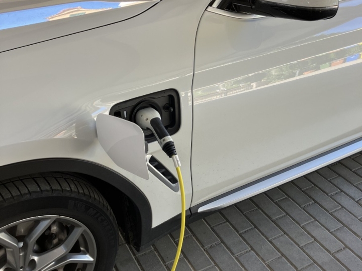 Prodajem BMW X3 X Drive e