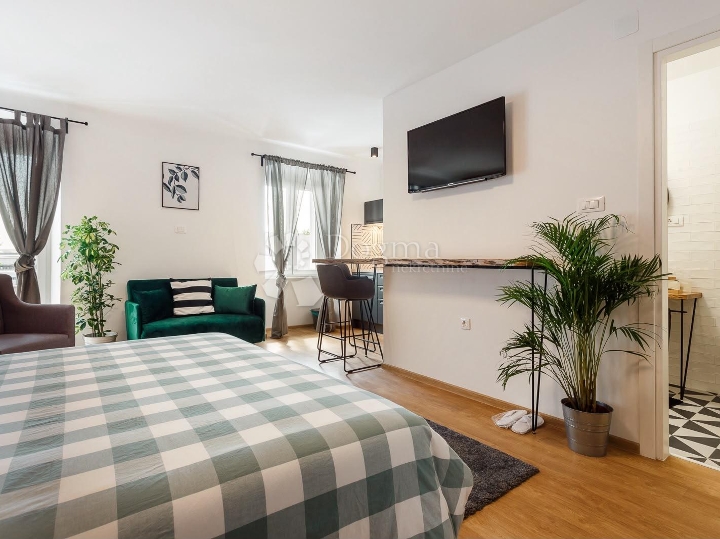 Studio sa balkonom