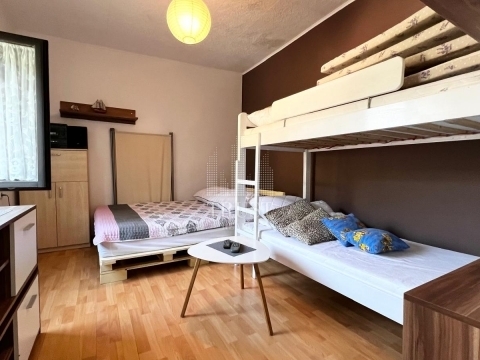 Vrbnik – Samostojeća kuća s dvije stambene jedinice!