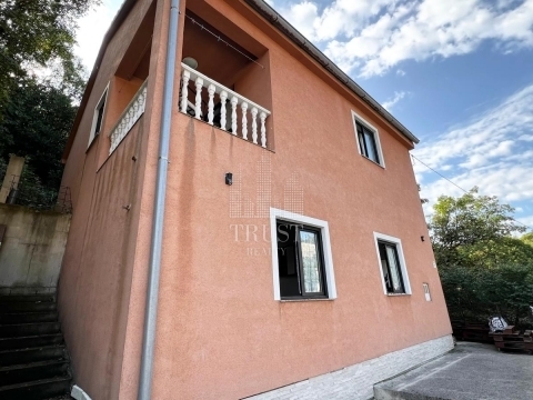 Vrbnik – Samostojeća kuća s dvije stambene jedinice!