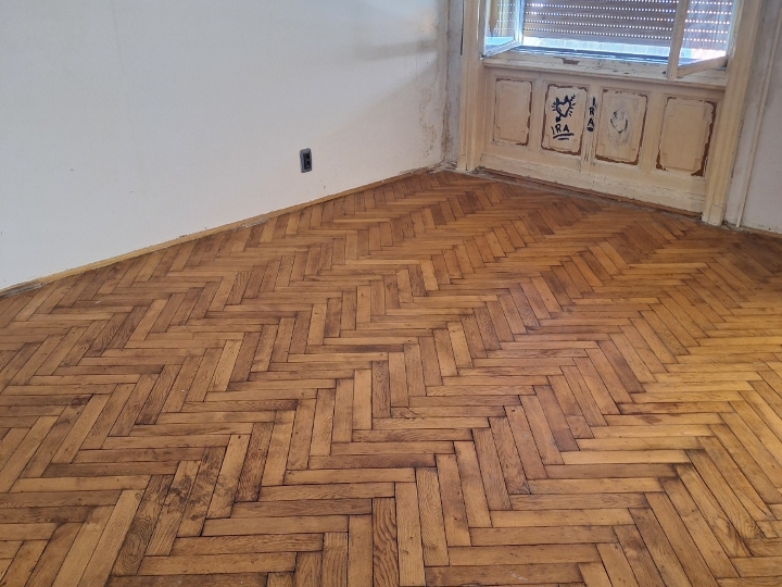 Rijeka centar ( 75.96 m²) – stan za adaptaciju (prodaje vlasnik)