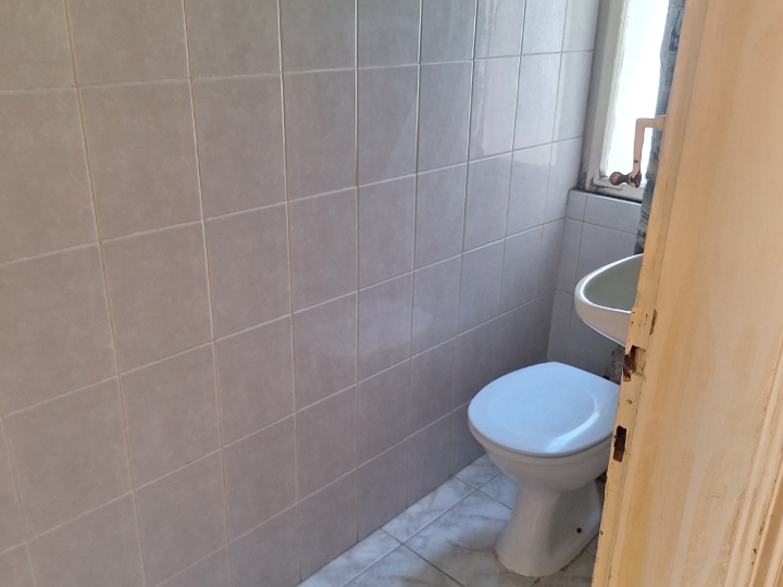 Rijeka centar ( 75.96 m²) – stan za adaptaciju (prodaje vlasnik)