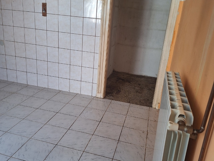Rijeka centar ( 75.96 m²) – stan za adaptaciju (prodaje vlasnik)