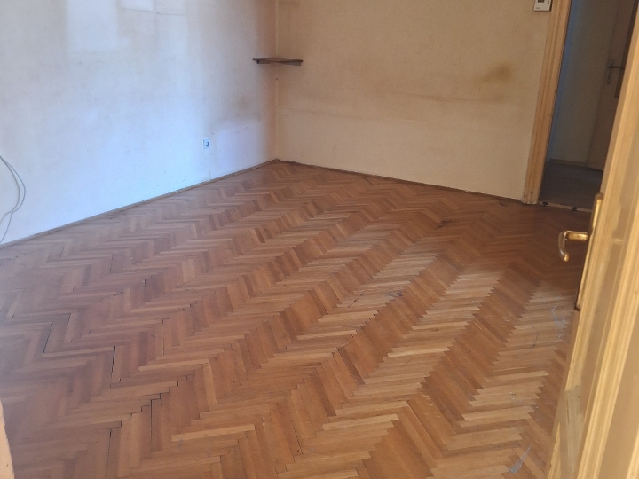 Rijeka centar ( 75.96 m²) – stan za adaptaciju (prodaje vlasnik)