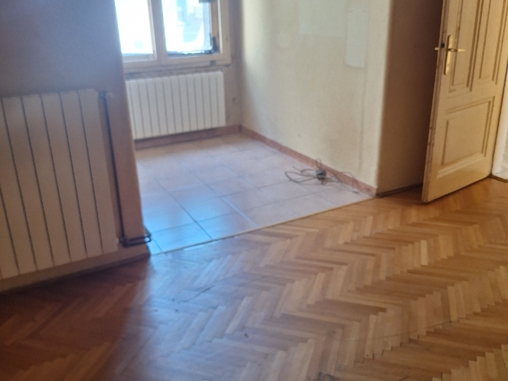 Rijeka centar ( 75.96 m²) – stan za adaptaciju (prodaje vlasnik)