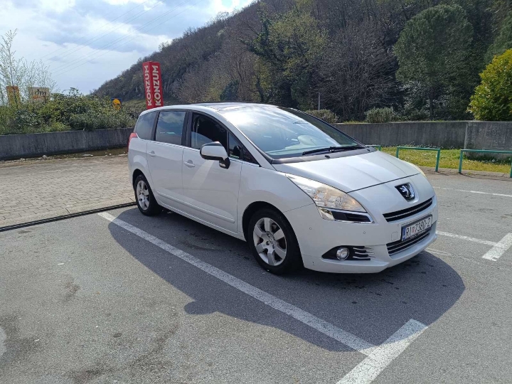 Peugeot 5008 1.6 + PLIN