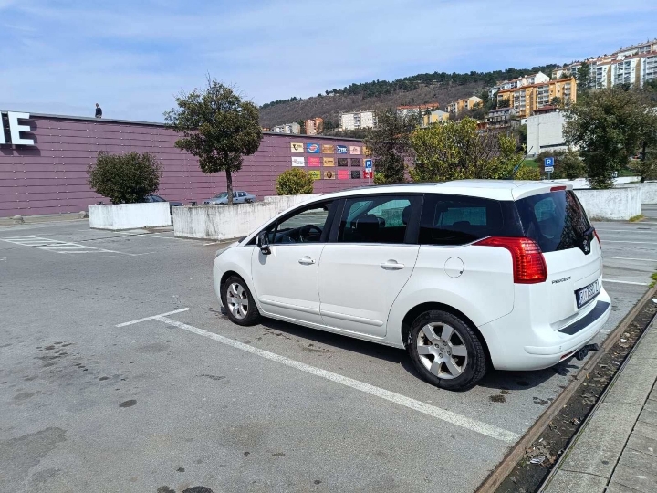 Peugeot 5008 1.6 + PLIN