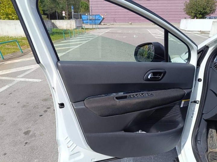 Peugeot 5008 1.6 + PLIN