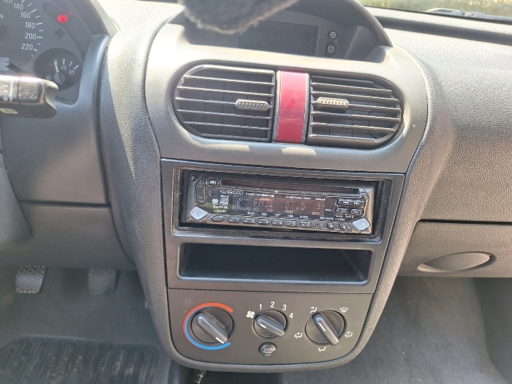 Opel Corsa C 1.2, 16V, 55 kW, 75 KS