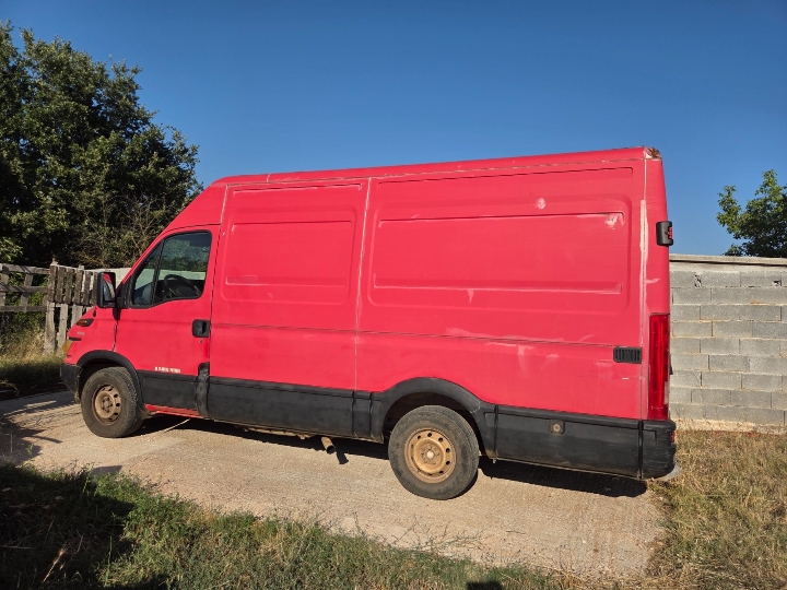 Iveco Daily 2.8 2002. reg. 10.05.2027.