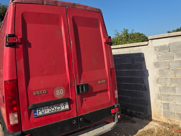 Iveco Daily 2.8 2002. reg. 10.05.2027.