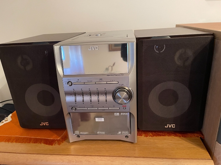 JVC Radio DVD/CD player