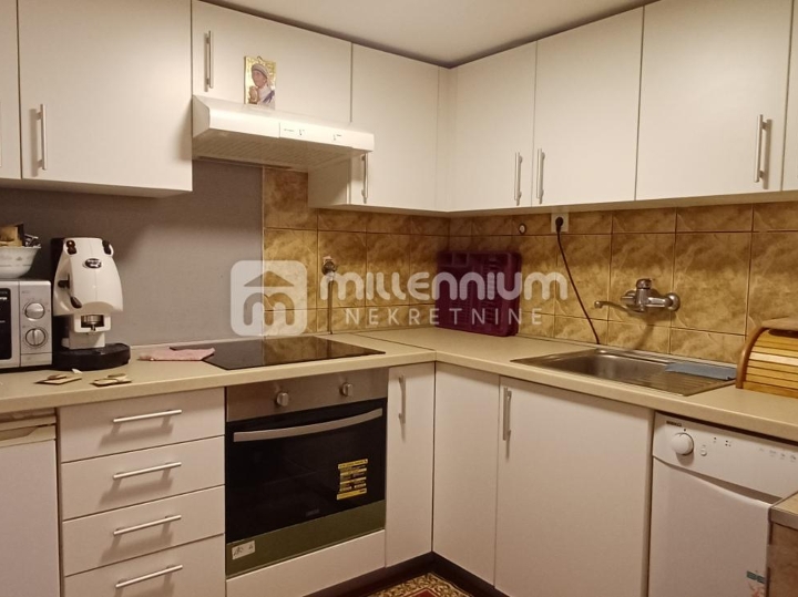 Rijeka, Bulevard, 85.68 m2, 3S+DB, terasa i konoba