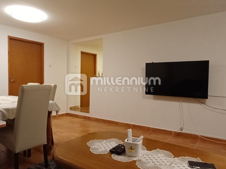 Rijeka, Bulevard, 85.68 m2, 3S+DB, terasa i konoba