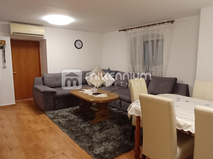 Rijeka, Bulevard, 85.68 m2, 3S+DB, terasa i konoba