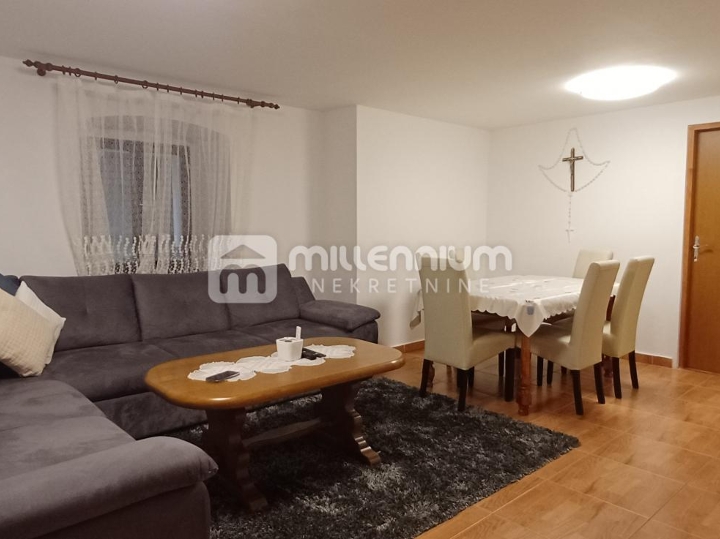 Rijeka, Bulevard, 85.68 m2, 3S+DB, terasa i konoba