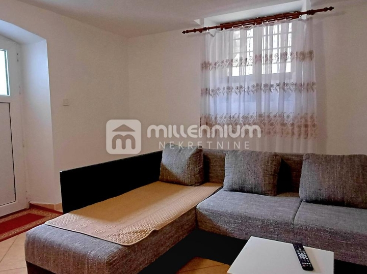 Rijeka, Bulevard, 85.68 m2, 3S+DB, terasa i konoba