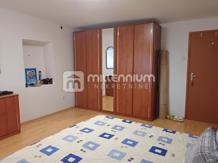 Rijeka, Bulevard, 85.68 m2, 3S+DB, terasa i konoba