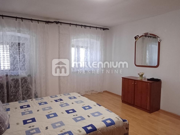 Rijeka, Bulevard, 85.68 m2, 3S+DB, terasa i konoba