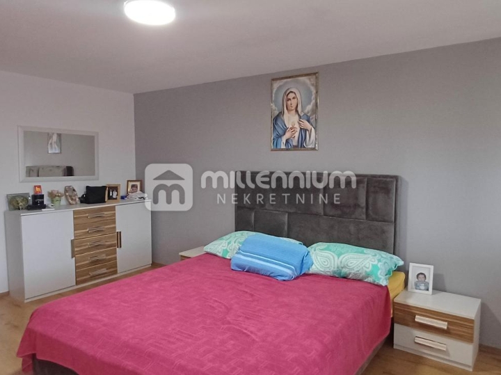 Rijeka, Bulevard, 85.68 m2, 3S+DB, terasa i konoba
