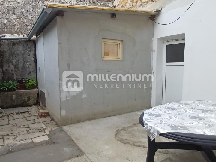 Rijeka, Bulevard, 85.68 m2, 3S+DB, terasa i konoba