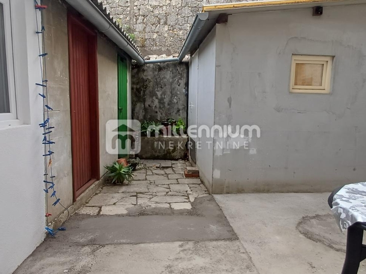 Rijeka, Bulevard, 85.68 m2, 3S+DB, terasa i konoba