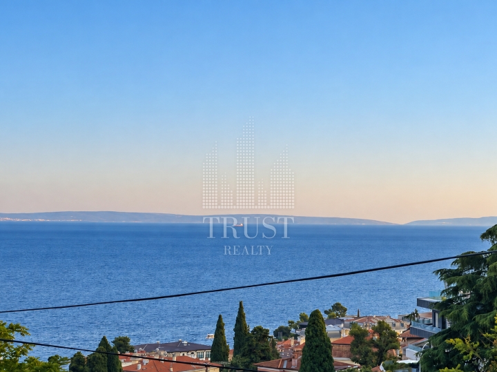 Opatija centar - stan s okućnicom i parkingom!