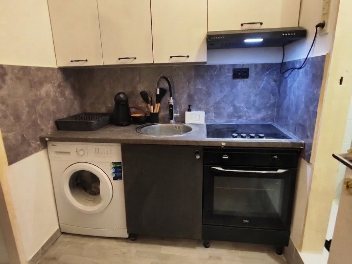 Novo opremljena garsonijera 20 m2 s odvojenom kuhinjom