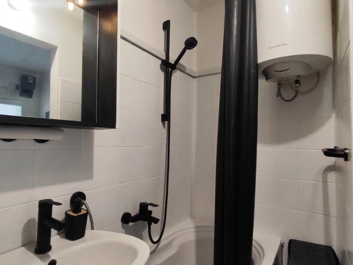 Novo opremljena garsonijera 20 m2 s odvojenom kuhinjom