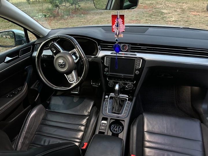 VW Passat variant B8, 2.0 TDI, 2x r-line oprema top stanje i oprema!!!