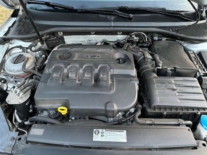 VW Passat variant B8, 2.0 TDI, 2x r-line oprema top stanje i oprema!!!