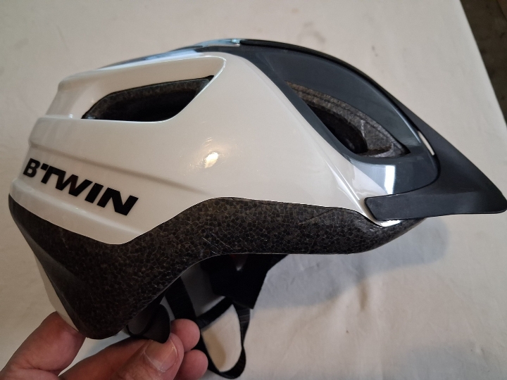 Kaciga za biciklu Btwin - 53-57 cm promjer glave  
