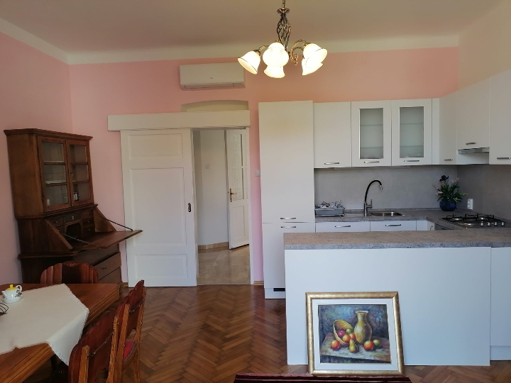 Opatija centar, 60 m2, 2S + DB