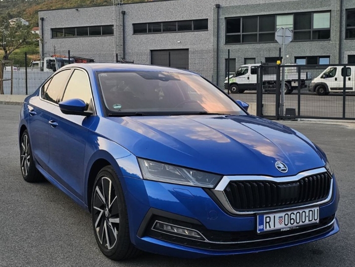 Škoda Octavia 2.0 TDI DSG, Head up display, Matrix LED, webasto, koža