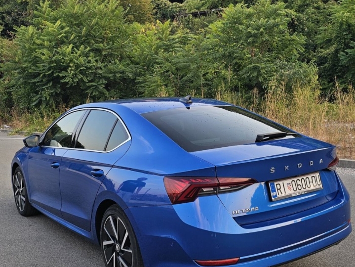 Škoda Octavia 2.0 TDI DSG, Head up display, Matrix LED, webasto, koža
