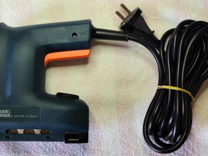 Električna klamerica Black&Decker