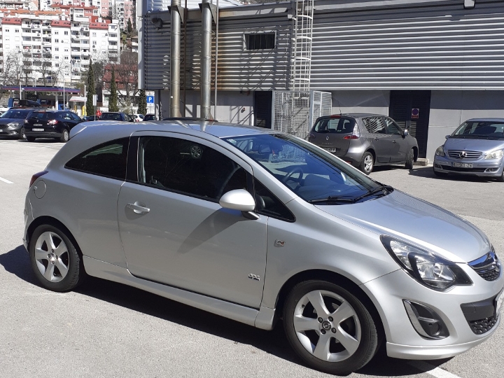 Opel Corsu prodajem