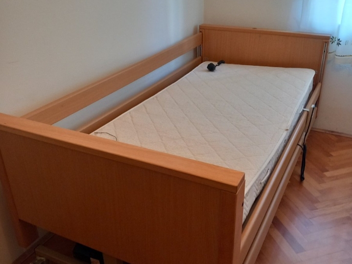 Bolnički krevet