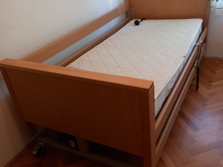 Bolnički krevet