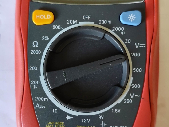 Univerzalni digitalni instrument UniT