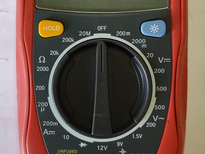 Univerzalni digitalni instrument UniT