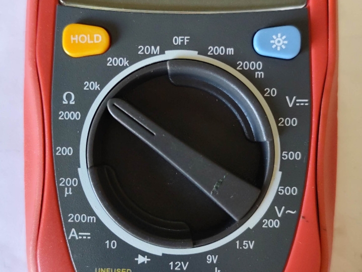 Univerzalni digitalni instrument UniT