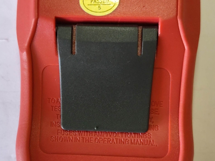 Univerzalni digitalni instrument UniT