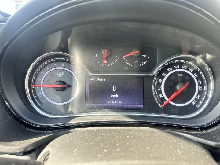 Opel Insignia karavan s plinom, 2015. god., 6.900 €