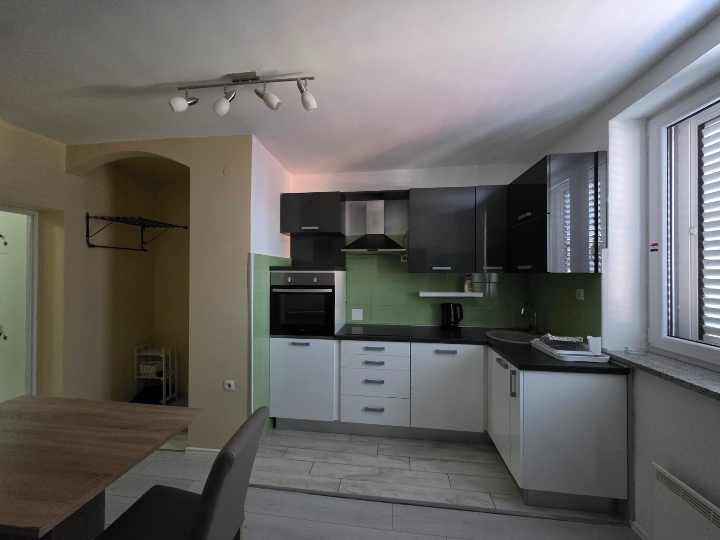 Zamet (Baredice) - namješten stan 42 m² + spremište, 1S+DB, dugoročno