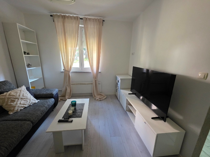 Zamet (Baredice) - namješten stan 42 m² + spremište, 1S+DB, dugoročno
