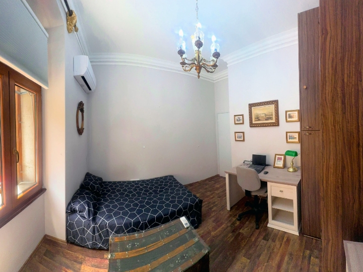 Rijeka, centar-visoko prizemlje-dugoročni najam za 2 osobe