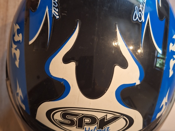 Prodajem moto kacigu