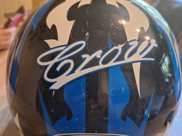 Prodajem moto kacigu