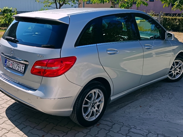 Mercedes B klasa 180 CDI 2011. god.